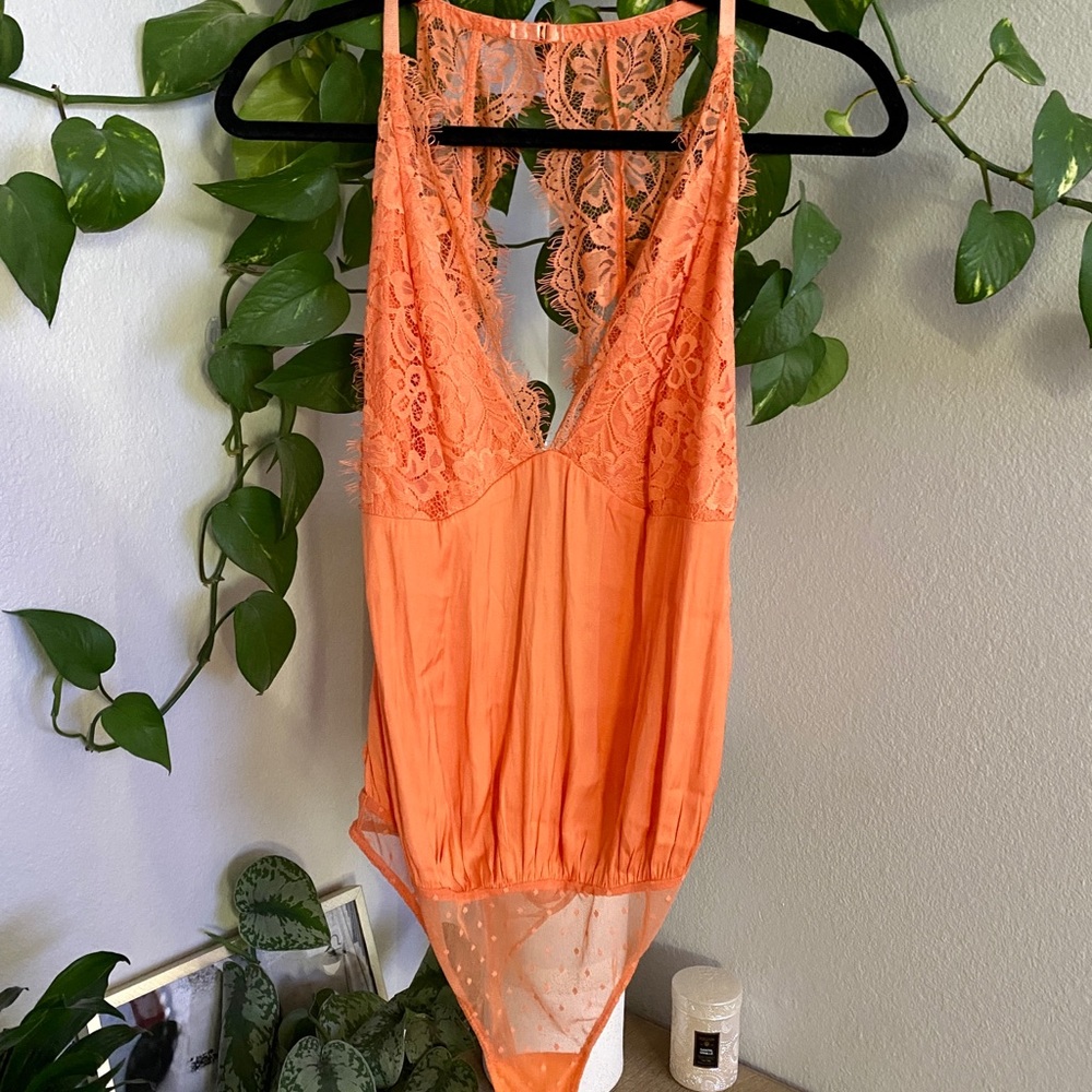 ✨ Free People Lace Trim Bodysuit ✨